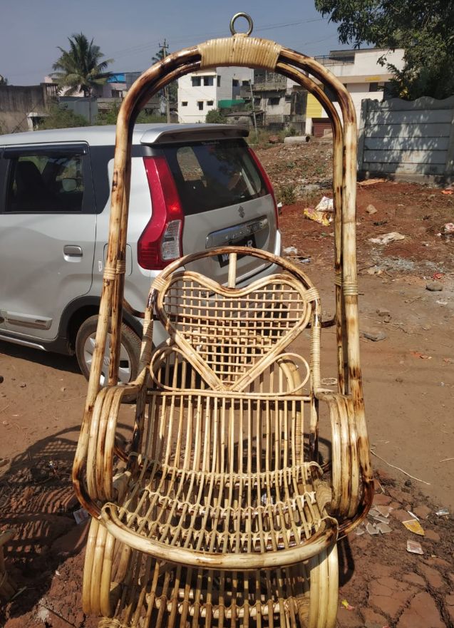 Cane swings - Image 1