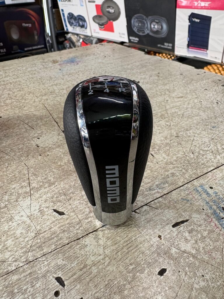 momo gear nob